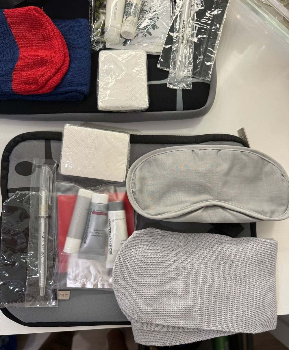 American Airlines Eames Office Dot Pattern Amenity Kit Set